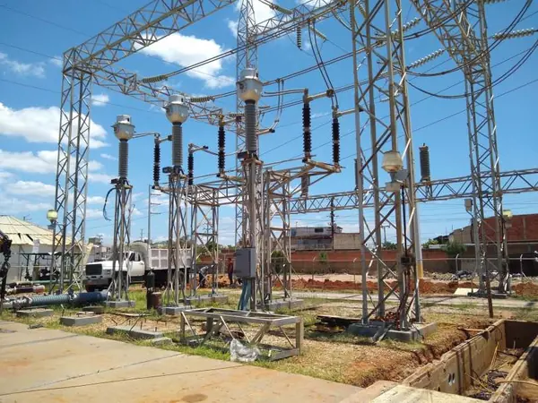 TC120 montados en el pórtico de la subestación